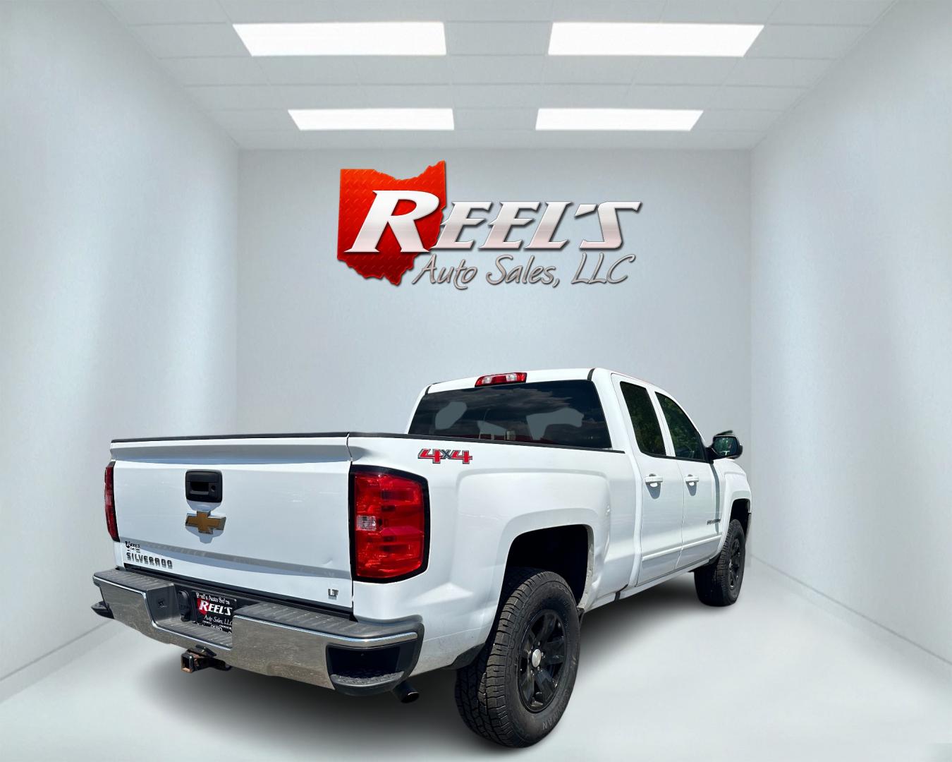 2017 White /Black Chevrolet Silverado 1500 LT (1GCVKREH5HZ) with an 4.3L V6 OHV 12V engine, 6-Speed Automatic transmission, located at 11115 Chardon Rd. , Chardon, OH, 44024, (440) 214-9705, 41.580246, -81.241943 - Photo#5